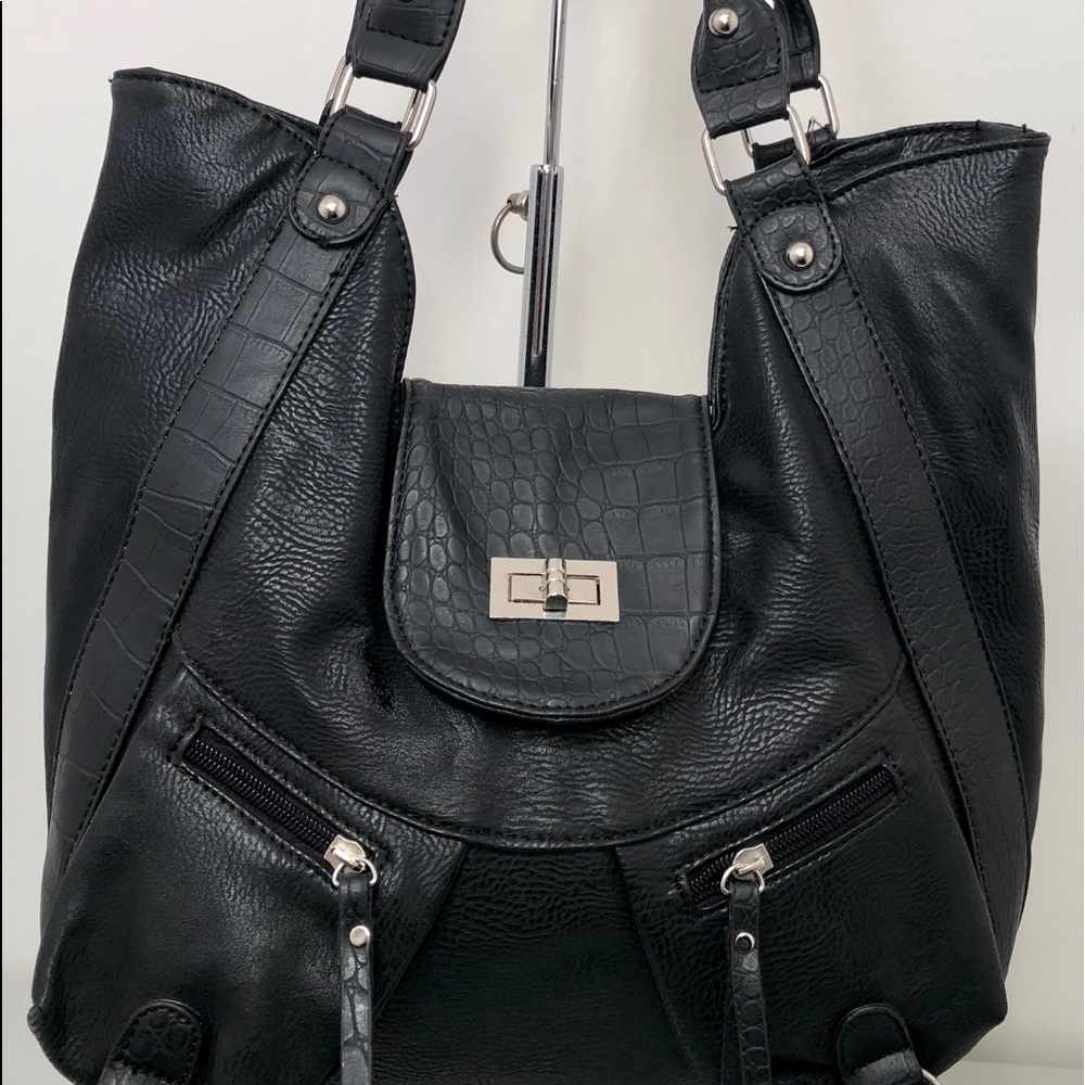 Medium shoulder bag, black color,